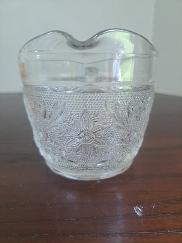 Vintage Anchor Hocking Sandwich Glass Flower Pattern Creamer - Picture 2 of 9