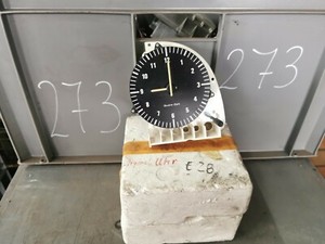 Uhr Zeituhr Zeit-Anzeige Kombiinstrument Tacho BMW E28 Quarz-Zeit 110910003001