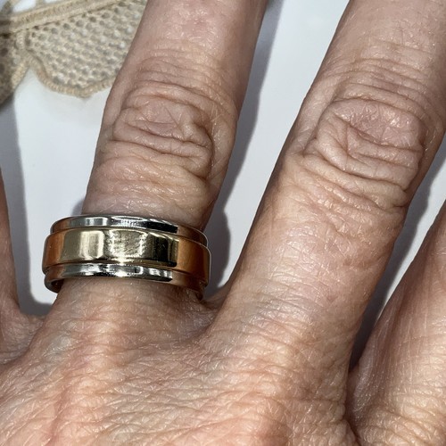14K Two Tone Ring / Wedding Band Beautiful Design 8.10 Grams - Picture 6 of 6