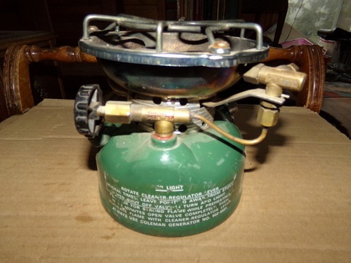 Vintage 1974 Coleman Model 502 Camp Stove Pumps Up - Picture 3 of 4