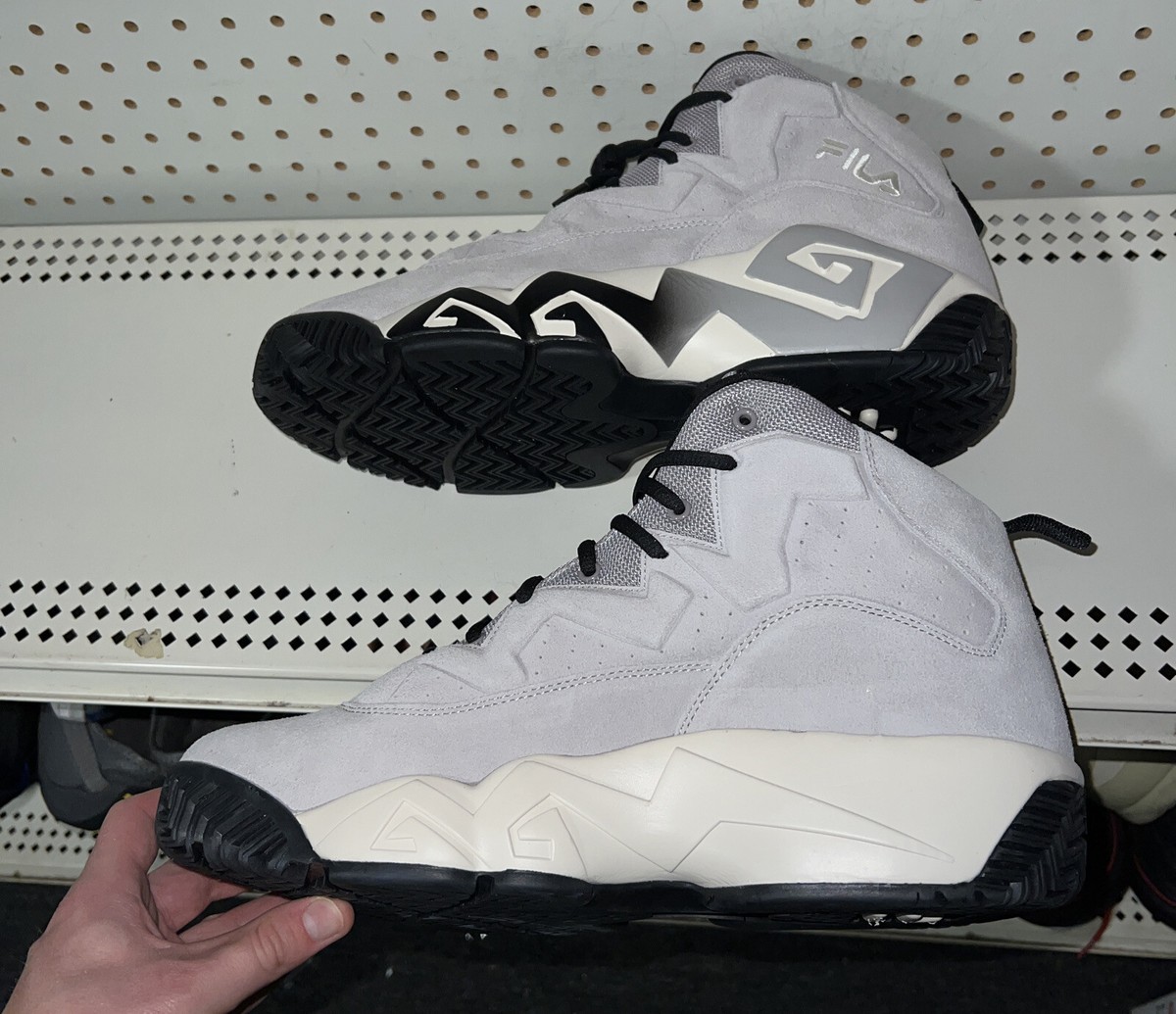 FILA MB Mens Suede Basketball Shoes Size 10 Gray Black White  display picture 2