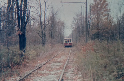 QQH15 BUS, STREET CAR, U-BAHN Zug 35mm Dia Chicago rot im Herbst