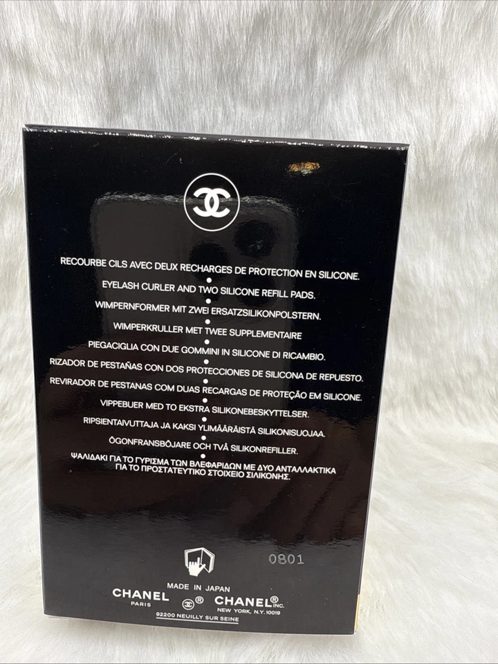 Chanel Le Recourbe Cils De Chanel Eyelash Curler & 1 Refill Pad - NIB - Image 2 of 4