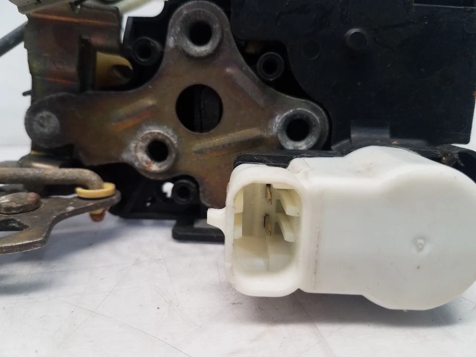 2003 Chevrolet Tahoe Passenger Right Front Power Door Latch - Image 3 of 4