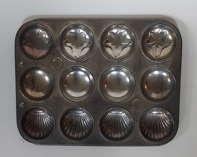 Vintage Madeleine Shell and Ivy Baking Pan Made in England 12 Wells