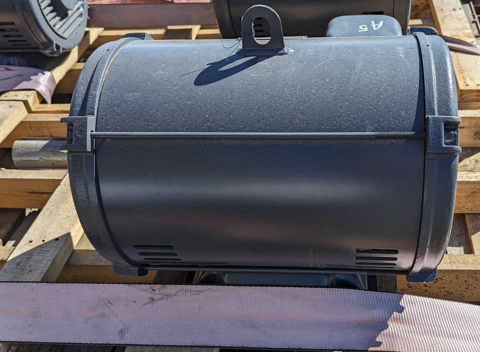 US Motors  40HP D40V2G 3ph Frame 324T Inverter Duty Motor - Image 2 of 4