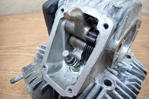 DUCATI 750 CYLINDER HEAD SEE DESCRIPTION FITS LATE 90'S - Picture 11 of 12