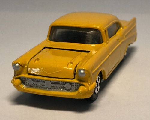 ERTL AMERICAN CLASSICS '57 CHEVROLET 1:64 Mint with card - opened for display - Picture 2 of 8