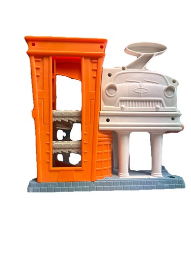 Matchbox Garage Adventure Playset 2004 Elevator Tri-level Gas Station / Workshop - Picture 3 of 5