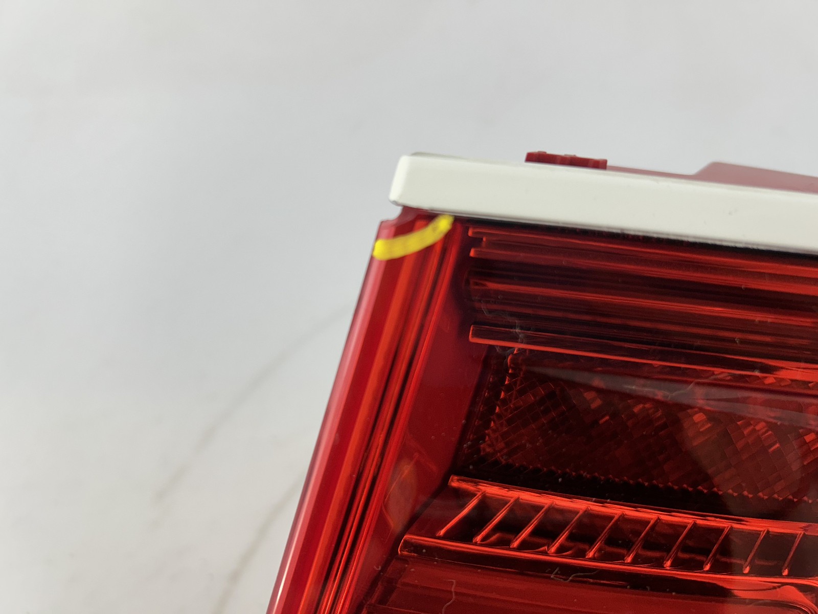 OEM|AS-IS| 2015 - 2019 Bentley Bentayga LED OUTER Tail Light (Right/Passenger)