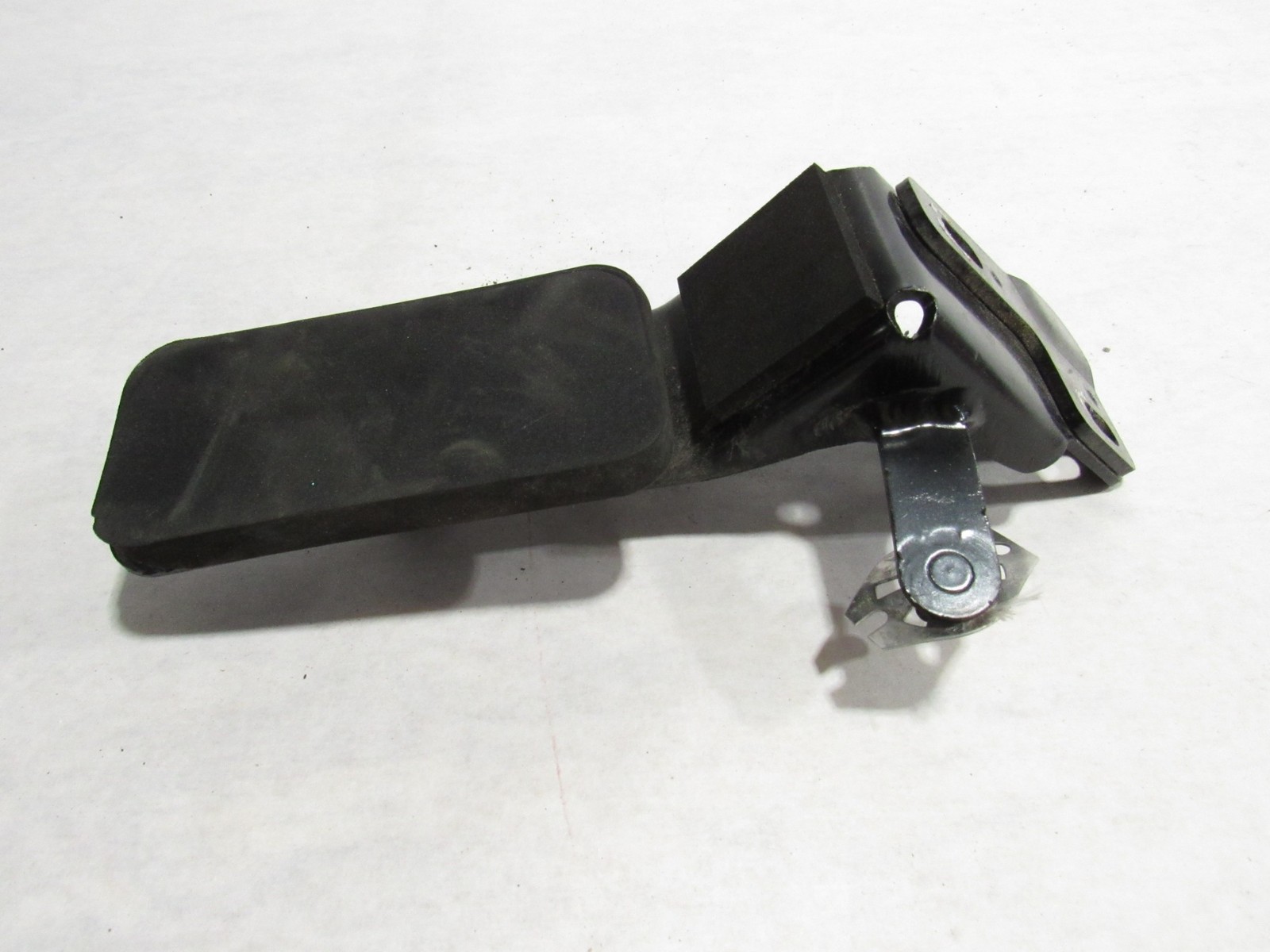 15-19 Ferrari 488 Spider 2017 Left Center Fuel Tank Retainer Mount Bracket ;@2