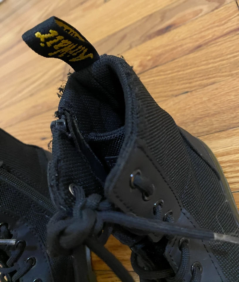 Doc Martens Youth Black UK 1 US 2 EU 33 - Com solas saltitantes - Nylon/zippers - Imagem 4 de 4