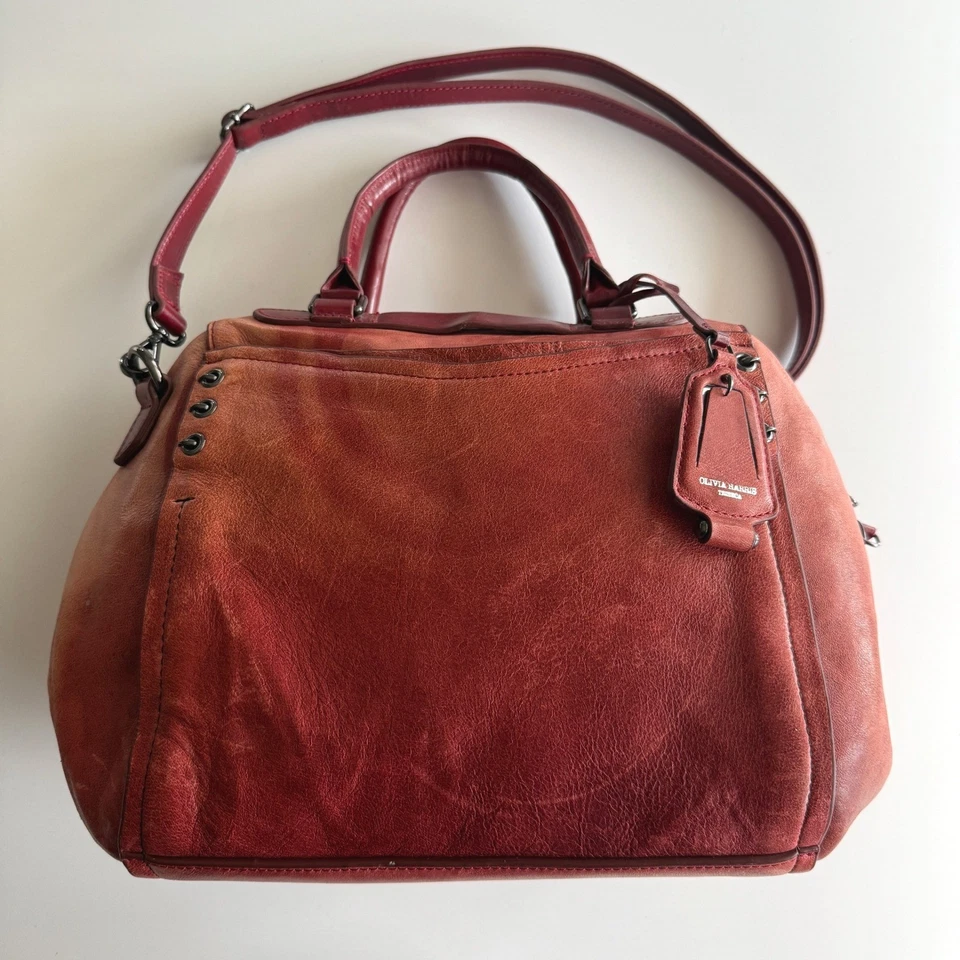 Bolso de hombro Olivia Harris de cuero rojo envejecido con doble tapa Foto 2 de 4