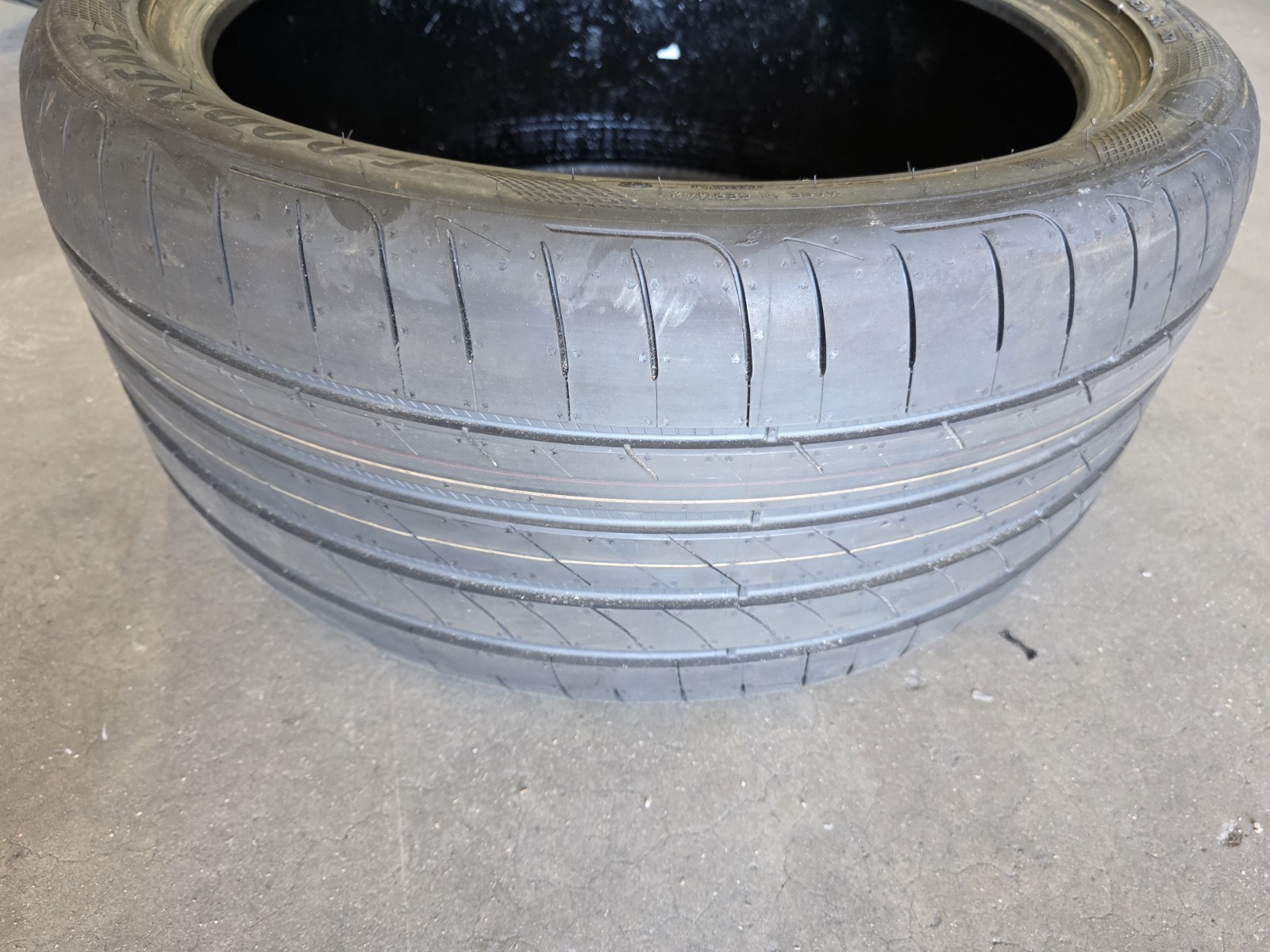 ROLLS ROYCE GOODYEAR EAGLE F1 ASYMMETRIC 5 TIRE 285/35 R21 105Y XL 36125A76472