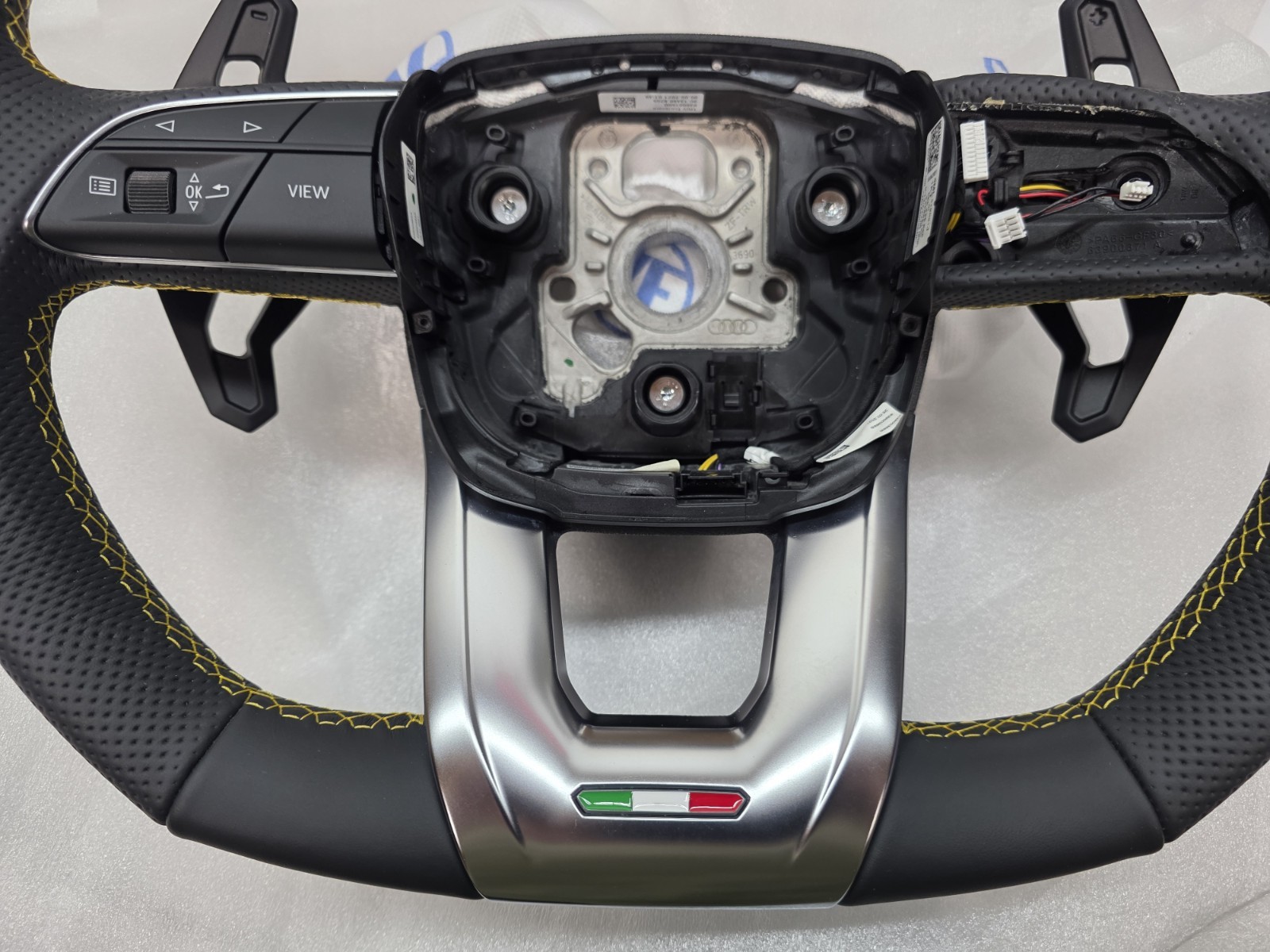 LAMBORGHINI URUS STEERING WHEEL OEM 4ML419091J YELLOW STITCHING