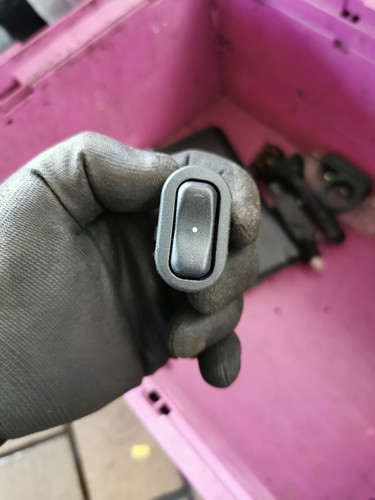 Opel Astra G Bj. 1999 Fensterheberschalter Schalter 90561388