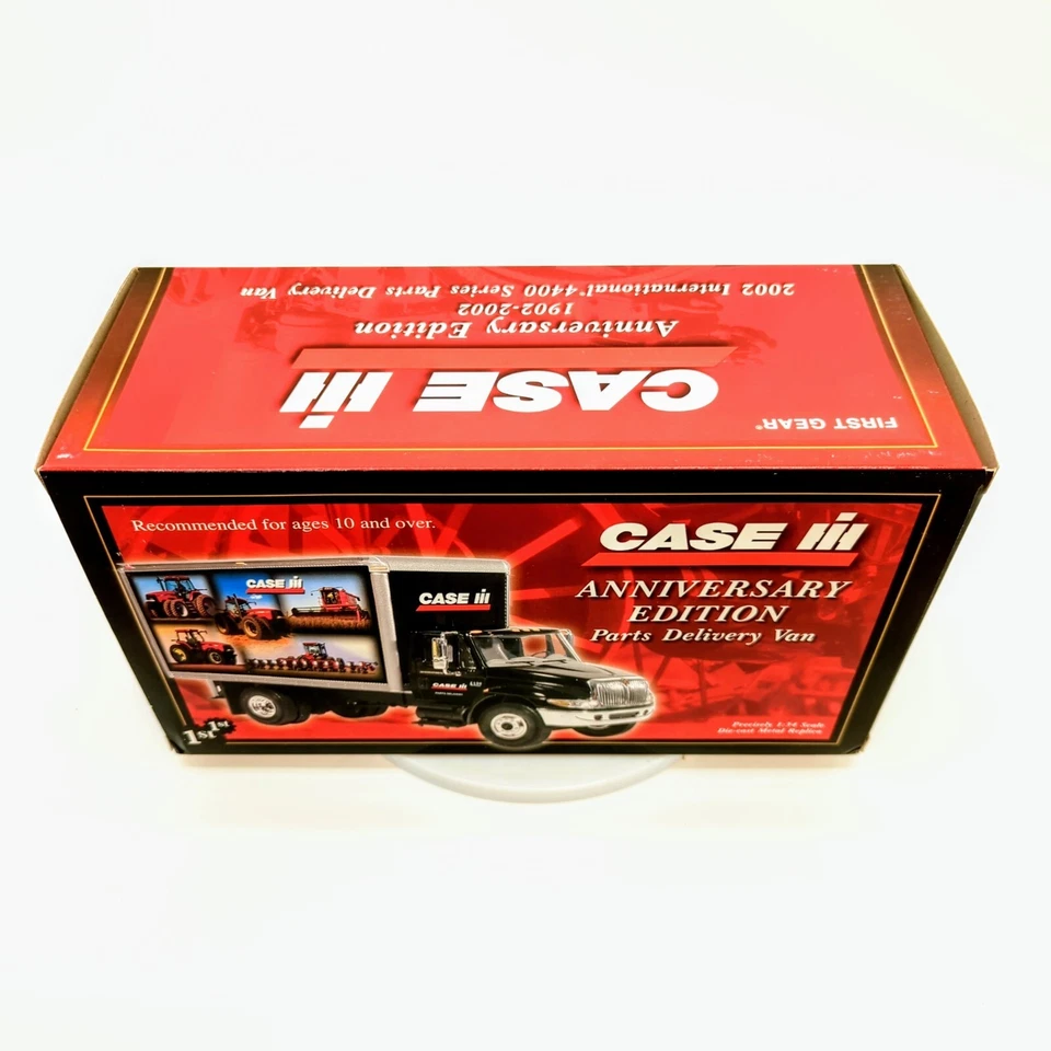 Furgoneta de reparto Case IH Parts 1/34, edición aniversario Foto 2 de 4