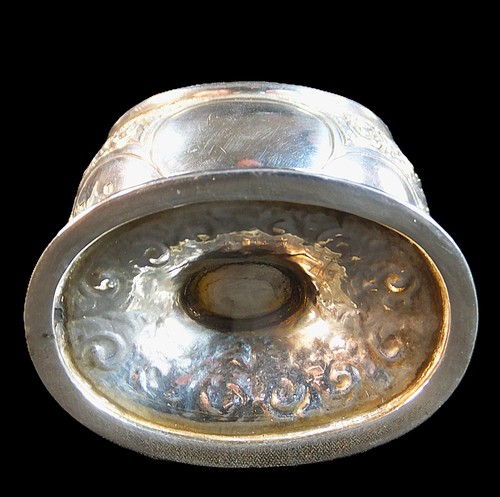 FINE PAIR of VICTORIAN STERLING SILVER NAVETTE SALTS by MARTIN & HALL 1879 - Picture 8 of 10