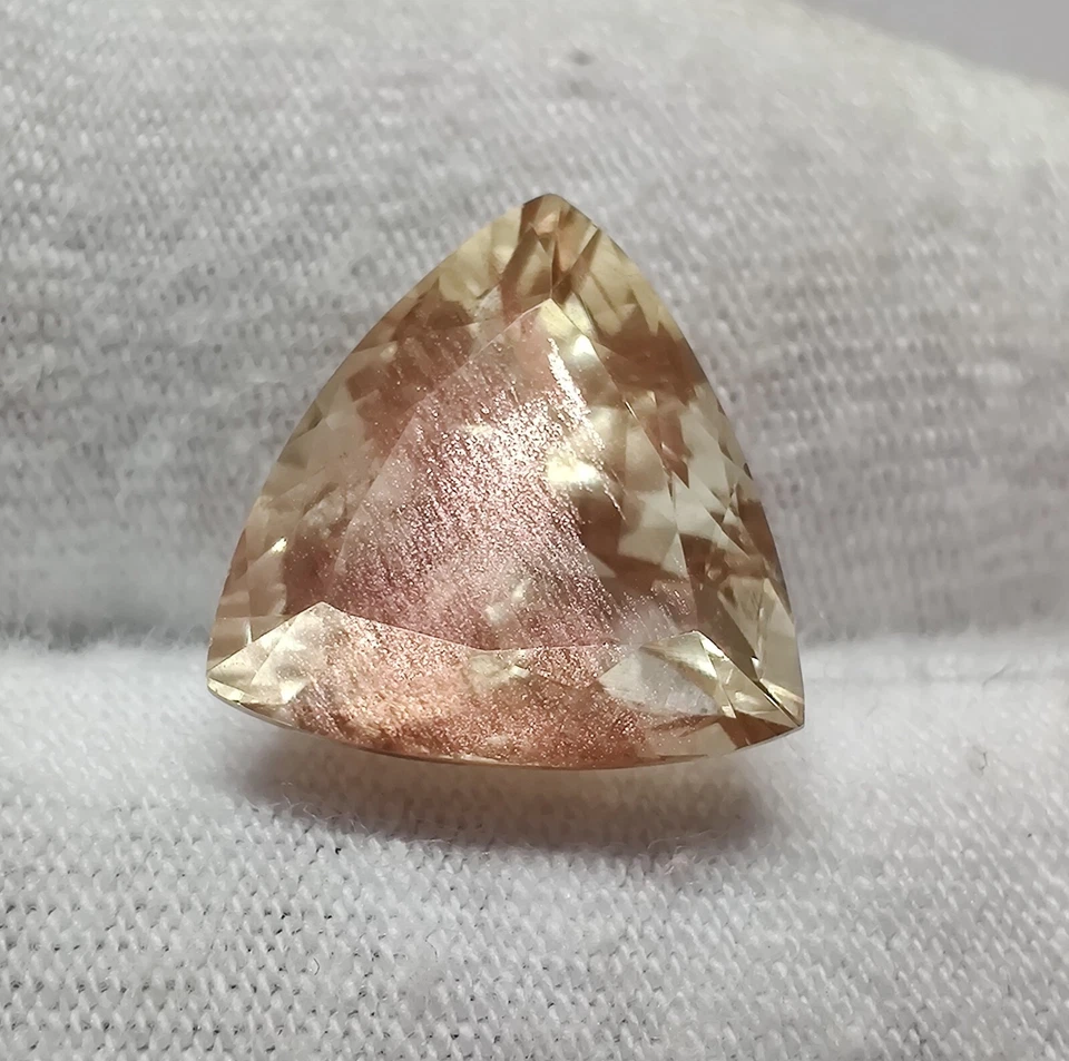 4.7 Cts Natural Pink Schiller Oregon Sunstone Faceted Trillion Gemstone Jewelry - Image 3 of 4
