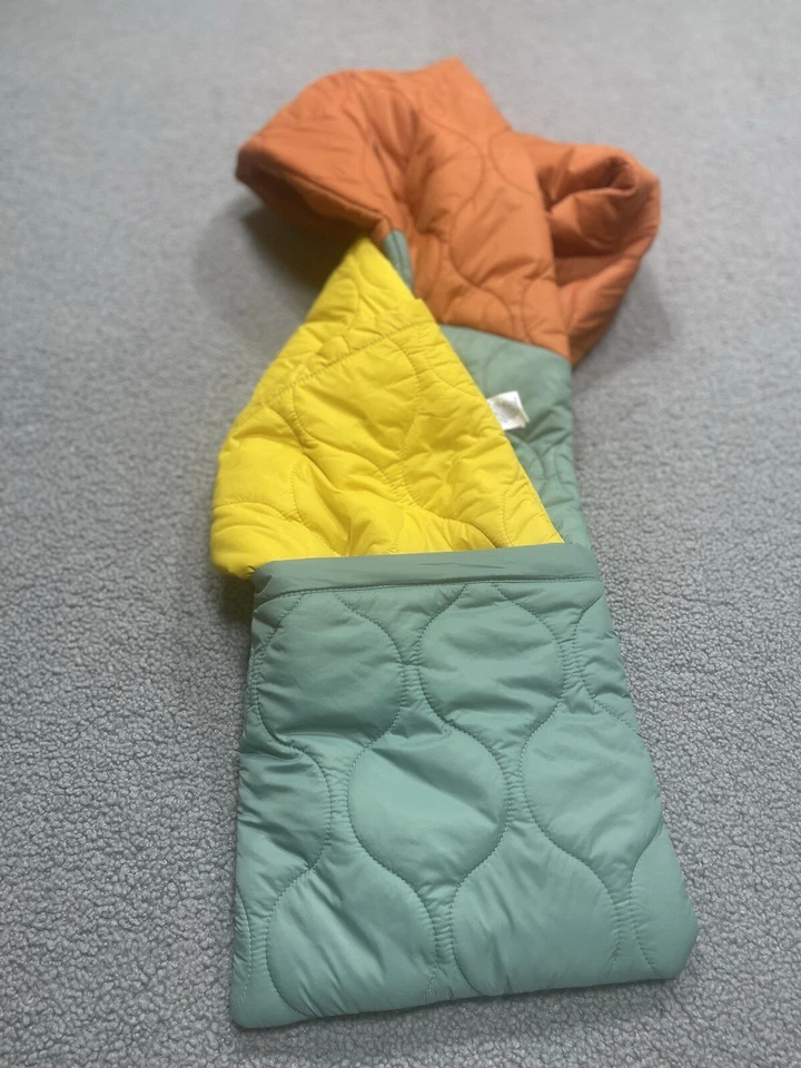 Urban Outfitters Bufanda Acolchada Puff Multicolor Ciudad Frío Invierno Otoño Preppy NUEVO Foto 4 de 4