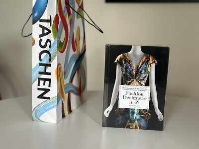 Fashion Designers A-Z, Hardcover by Steele, Valerie; Menkes, Suzy