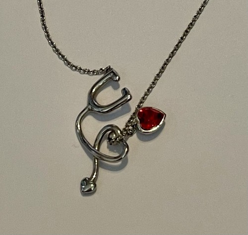 Collana in argento sterling 925 con rubini scintillanti laurea infermiera marcata usata - Foto 2 di 5