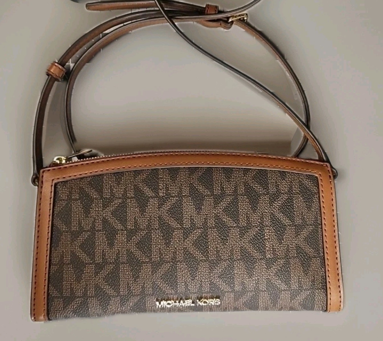 Michael Kors Jet Set Medium Curved Top Zip Crossbody Shoulder Bag Purse