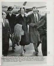 1962 Press Photo Mrs. Nelson Rockefeller and son Steven arrive in San Francisco