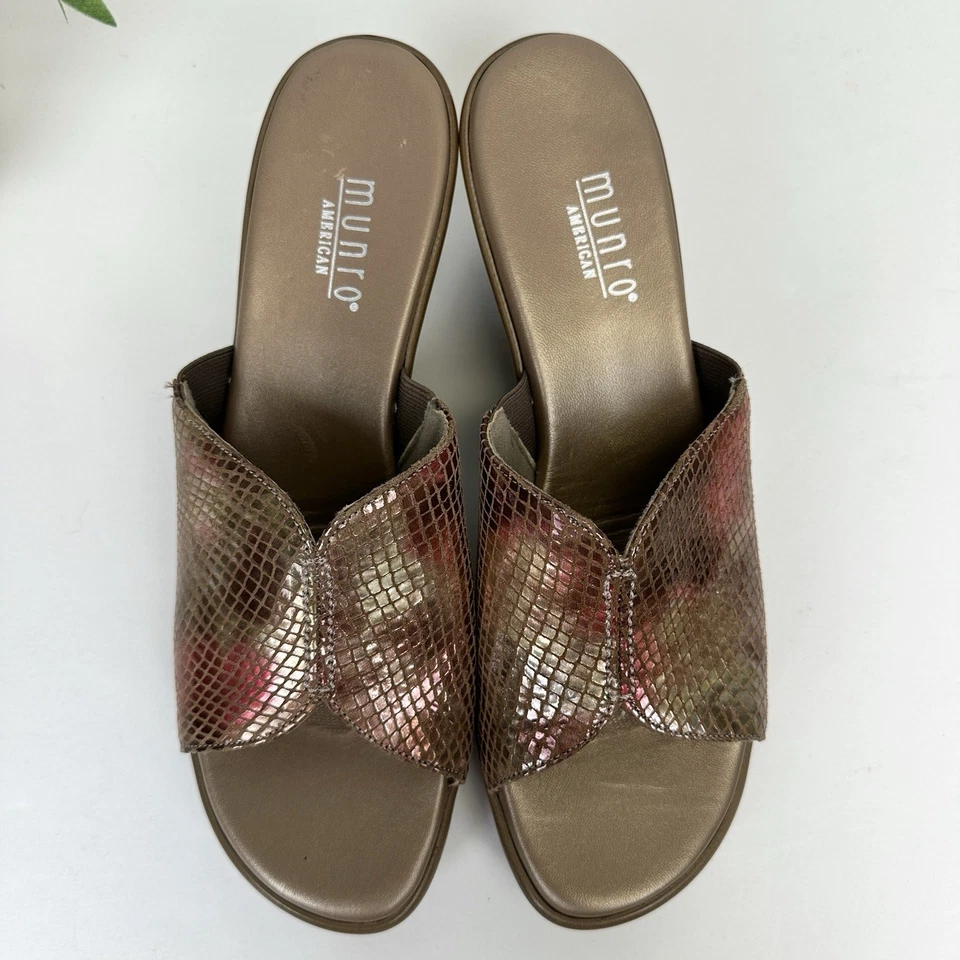 Munro American Walking Wedge Slide Sandal Iridescent Snake Comfort Shoe Size 8N - Image 3 of 4