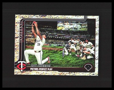 2025 Minnesota Twins - Topps Series One Sparkle Say Cheese #81 Twins