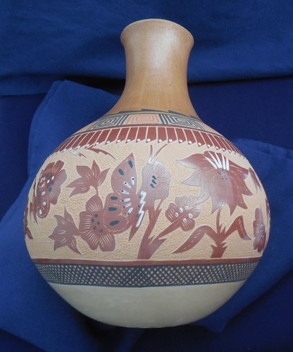 H TAFOYA HENDERSON Jemez NM HANDMADE Sgraffito Butterflies Flowers VASE Estate - Picture 6 of 9