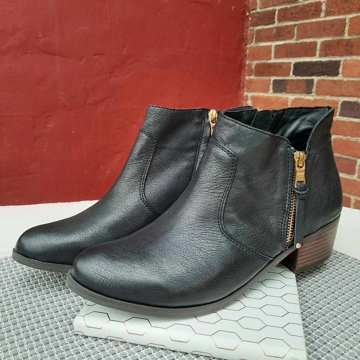 Baretraps uriel ankle booties clearance