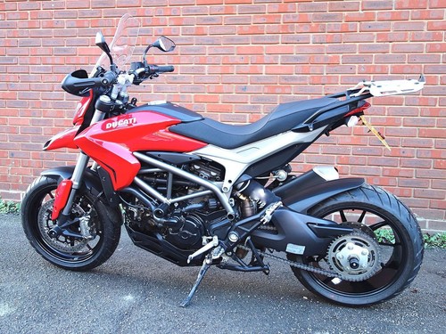 DUCATI 950 Hypermotard RVE 2020-2023 CRASH MUSHROOMS FRONT AXLE SLIDERS BOBBINS - Picture 9 of 11