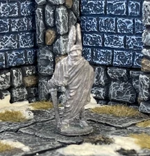 Vintage ROBED KNIGHT metal figure paladin AD&D 1979 lead Pathfinder AB25