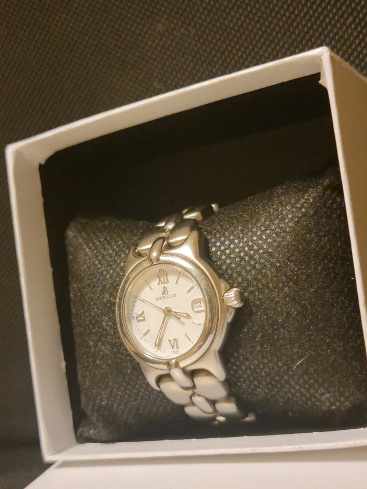 Reloj Bertolucci Pulchra Hecho en Suiza 7 Joyas Zafiro Damas 24MM Batería NUEVA Foto 2 de 4