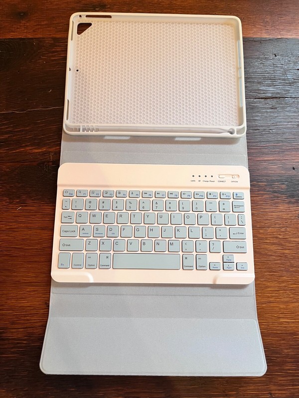 11" Magnetic ipad Case with Keyboard in zpowder Blue Color