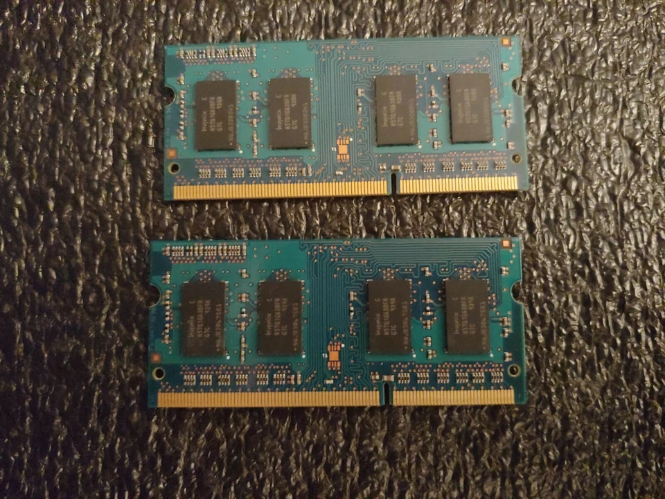 Hynix DDR3 2 GB Kit 2x1GB SO-DIMM 1333 MHz DDR3 SDRAM Memory (HMT312S6BFR6C-H9) - Image 2 of 2