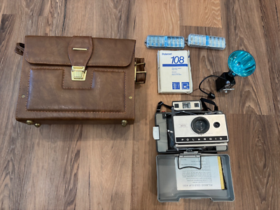 Vintage Polaroid Automatic 320 Land camera With Original Case