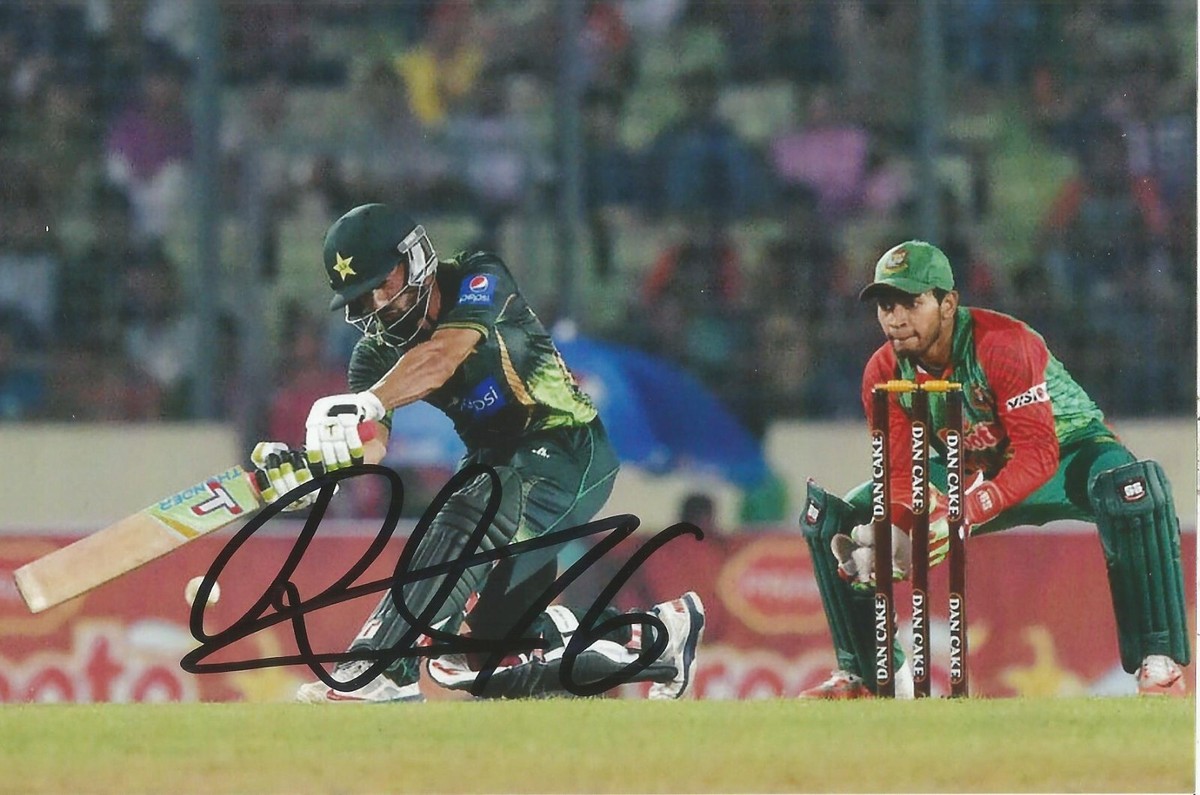 PAKISTAN CRICKET: MOHAMMAD RIZWAN SIGNED 6x4 ODI ACTION PHOTO+COA