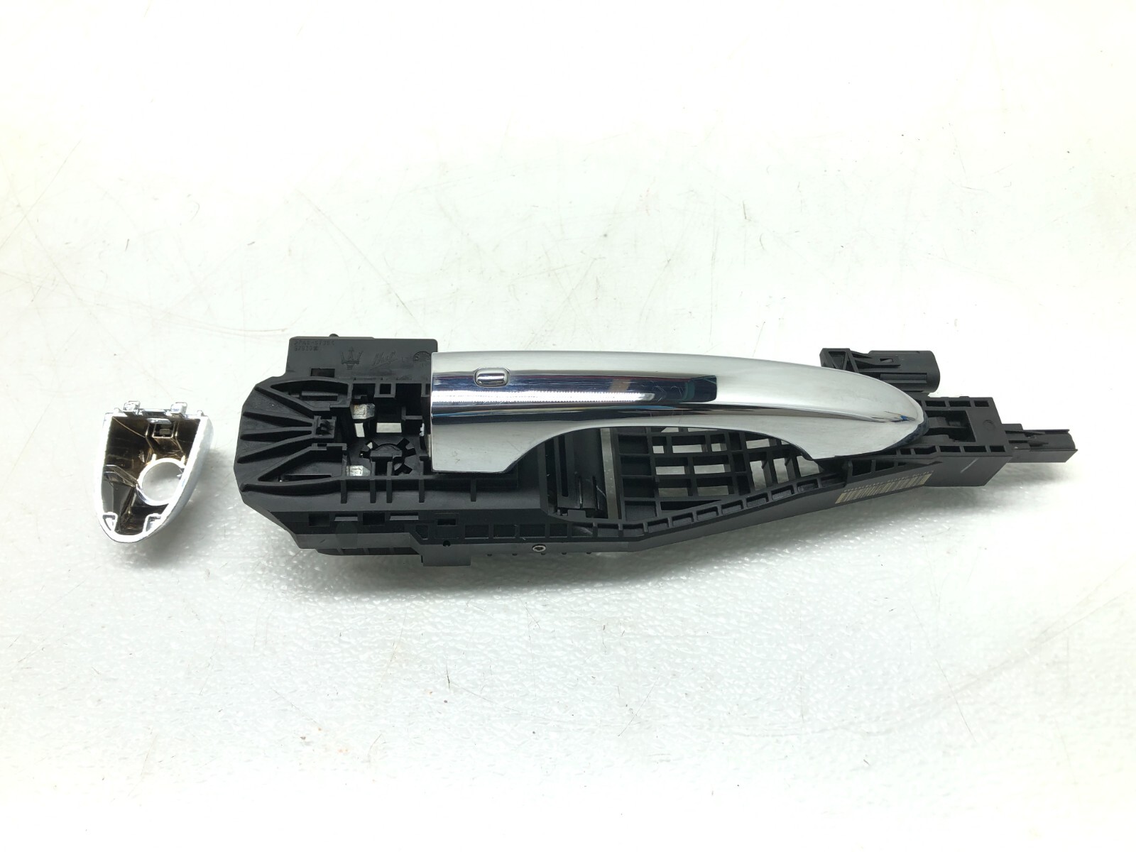 2017-2020 MASERATI LEVANTE LEFT DRIVER FRONT EXTERIOR DOOR HANDLE OEM.