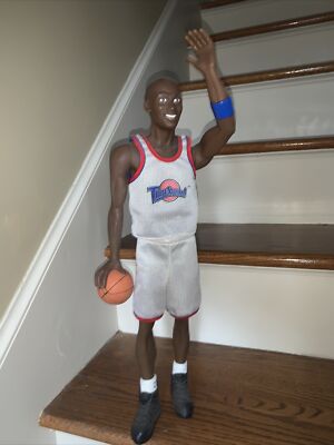 1998年／NBA・ジョーダンミニチュア人形。「23」。本体のみ。 The Tune Squad MICHAEL JORDAN #23 Space Jam Figurine 21” Collector