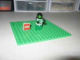 LEGO MINIFIGURE RETIRED SPACE POLICE 2  FROM 1991-1999