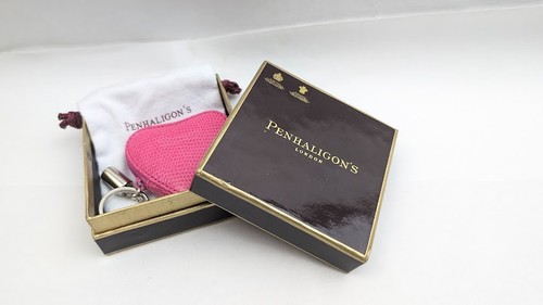PORTACHIAVI PENHALIGON'S PORTAMONETE IN PELLE CUORE ROSA --NUOVO CON SCATOLA E BORSA - Foto 5 di 5