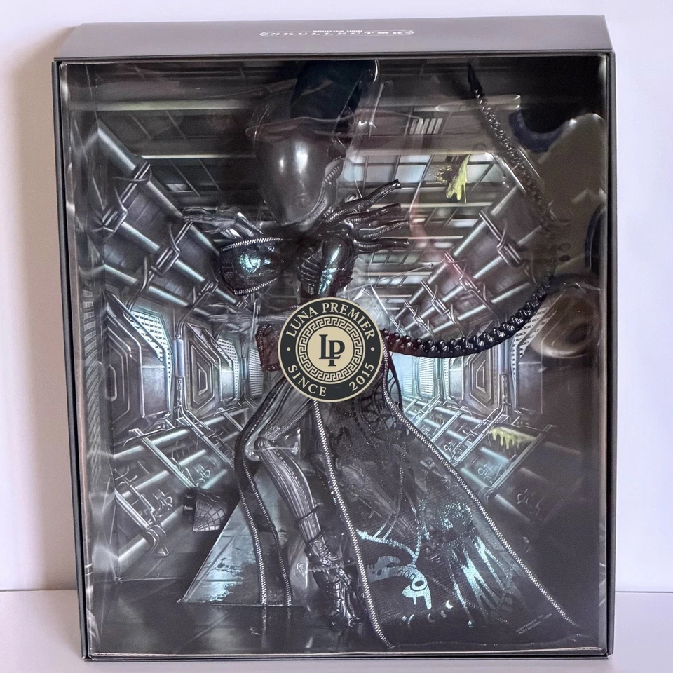 READY TO SHIP - Monster High Skullector Alien Doll SKU#: JDR69 - Image 4 of 4