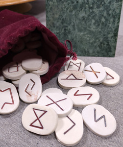 Set Of 25 Norse Runes White Stones With Bag Viking SMOOTH ROUNDED