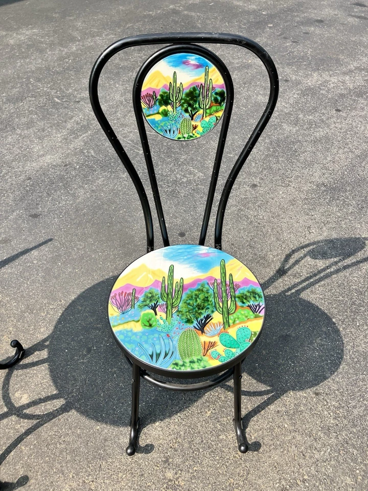 2 sillas de bistró de hierro forjado paisaje del desierto del suroeste artista Wayne GAO Foto 3 de 4