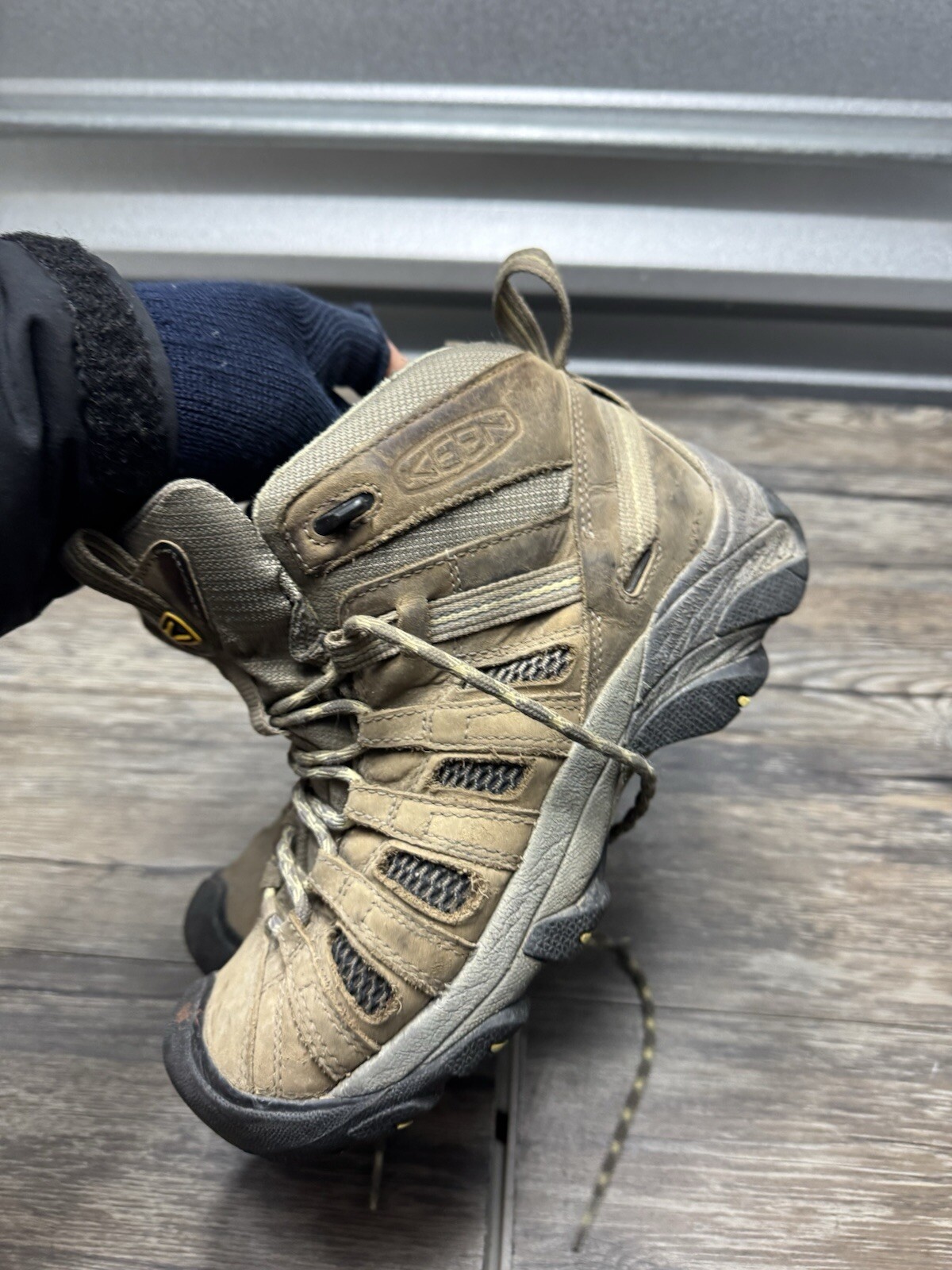 Stivali Keen WMNS 8 Voyageur Mid 1010138 escursionismo outdoor crema pasticcera marrone