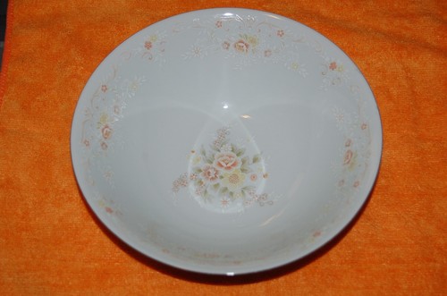 INTERNATIONAL CHINA PORCELAIN CAMELIA Pattern SERVING BOWL 8 13/16 Dia EUC! - Bild 1 von 10