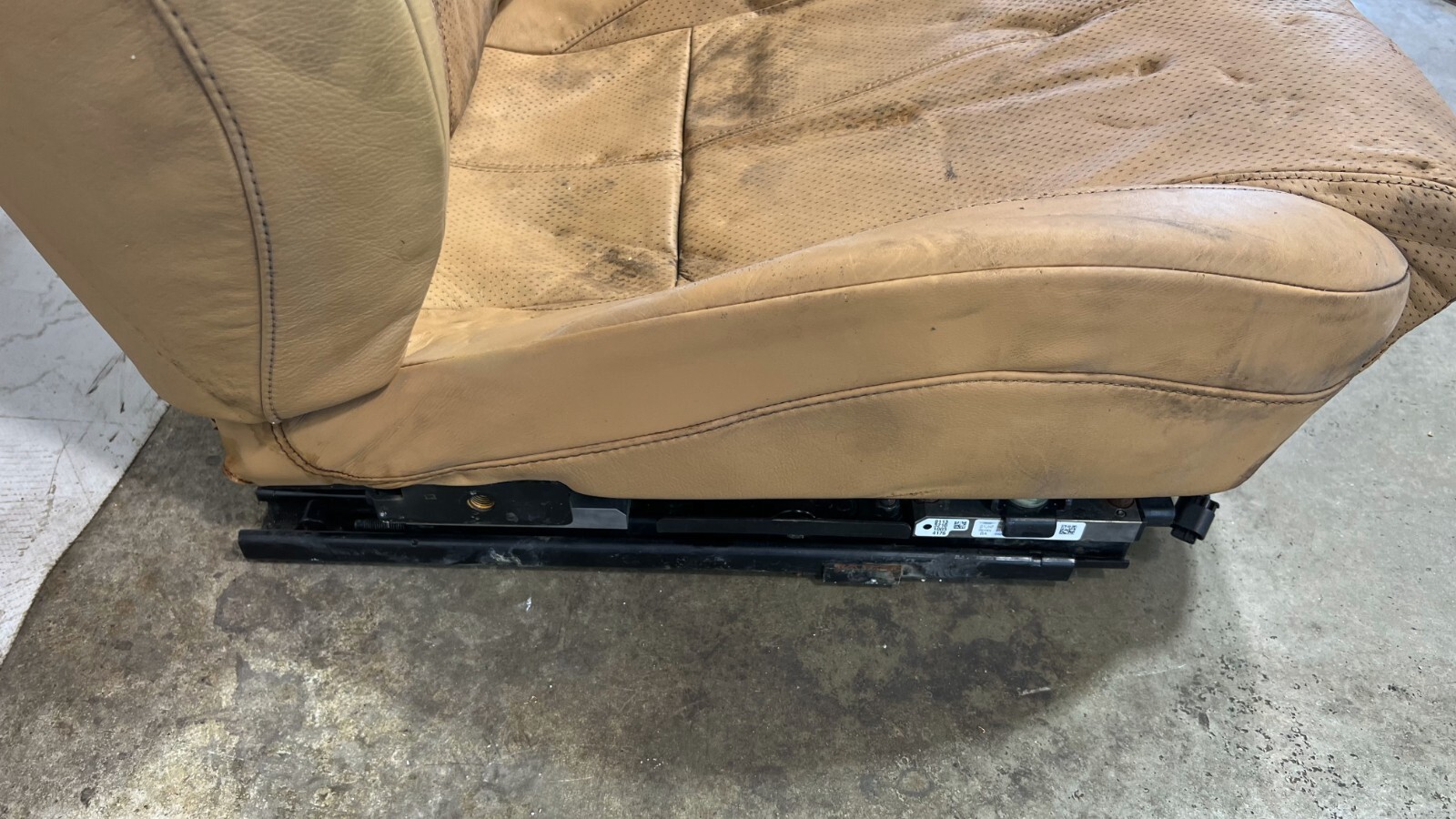 07-17 ASTON MARTIN VANTAGE FRONT BUCKET LEATHER RIGHT FRONT RH SEAT  OEM