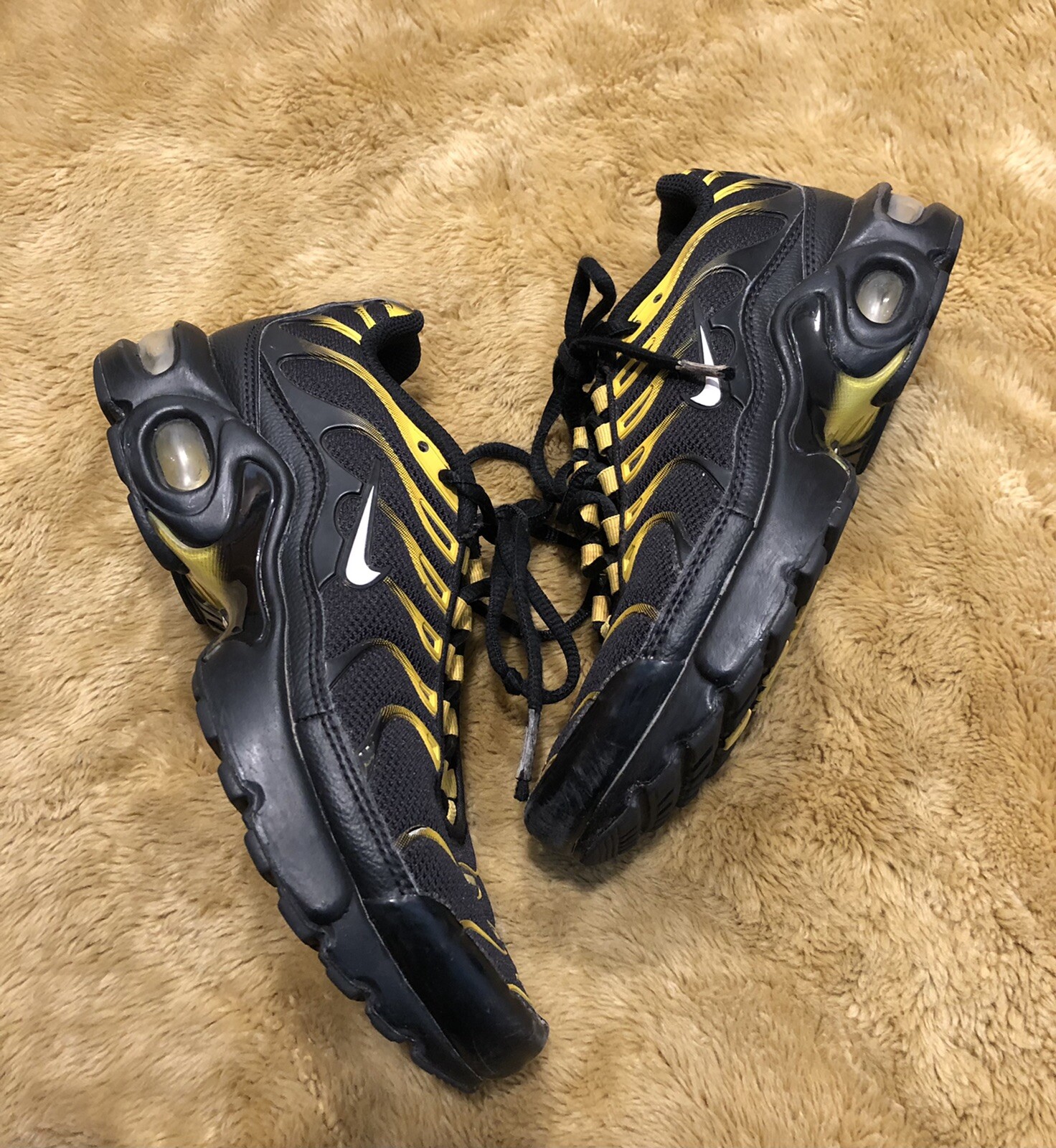 nike air max plus black vivid sulfur